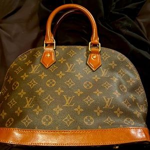 Non Authentic LV Purse